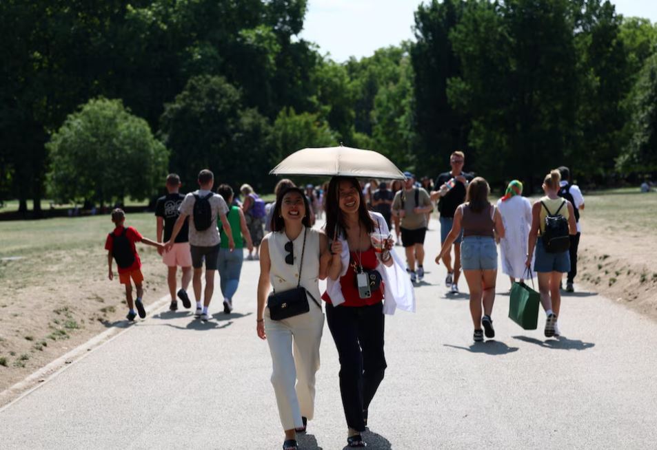 UK records hottest and sunniest year ever